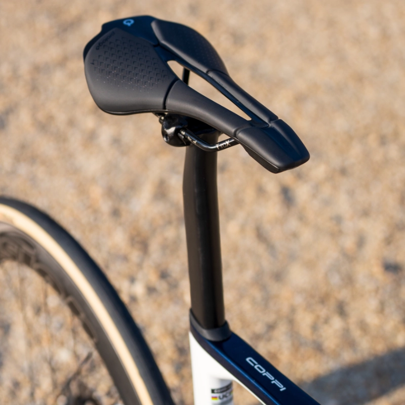 sellino-e-telaio-in-fibra-di-carbonio-bici-professionali